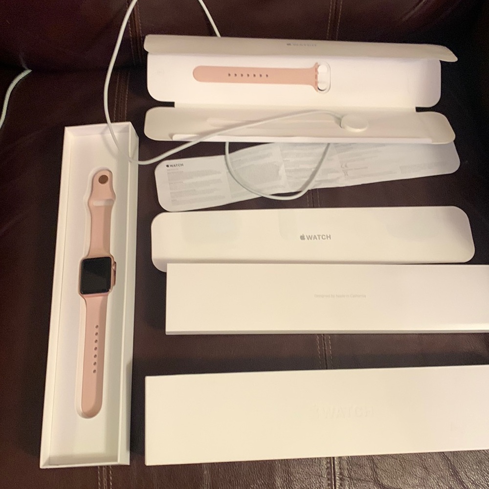 Apple Watch🍎 Series 1 new but opened never used! Mint condition
